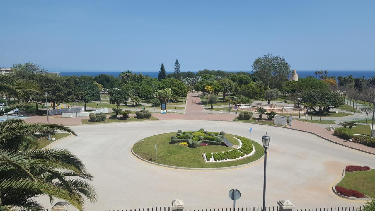 Apartamento Semi-detached Adosado Con Encanto -130 M2 - Wifi 600 Mb - Piscina Comunitaria - Patio Privado Torremolinos