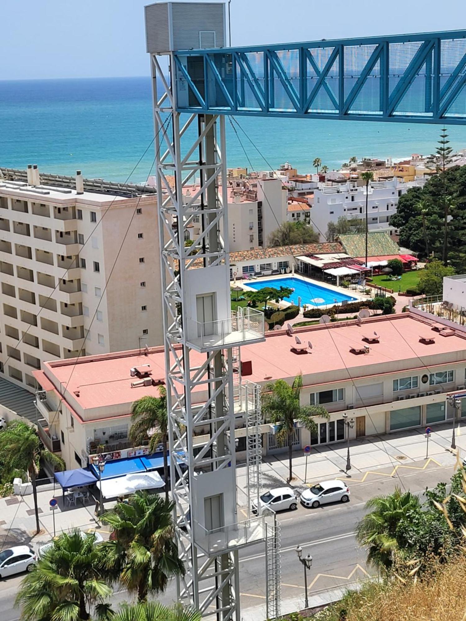 Semi-detached Adosado Con Encanto -130 M2 - Wifi 600 Mb - Piscina Comunitaria - Patio Privado Torremolinos